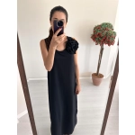 Gül Broşlu Siyah Elbise