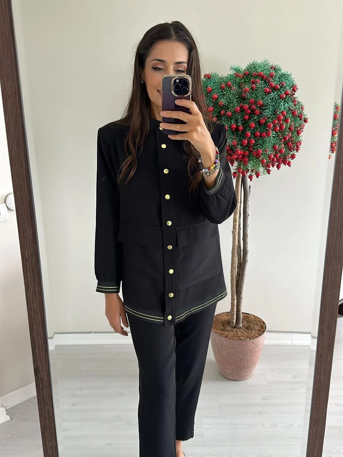 siyah-gold-bomber-ceket-485d-.webp Siyah Gold Bomber Ceket - Görsel 1